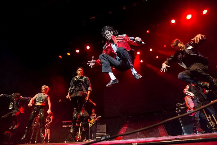 Rodrigo Teaser estrela tributa ao Rei do Pop em Curitiba