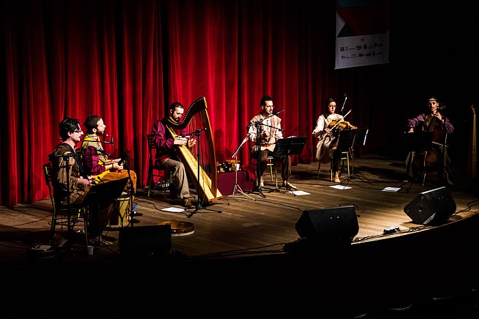 Grupo Trovadores faz apresentação de música medieval no Paiol