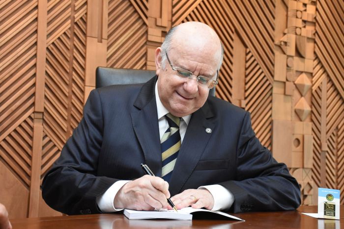 Colunista de portal de notícias lança livro de crônicas