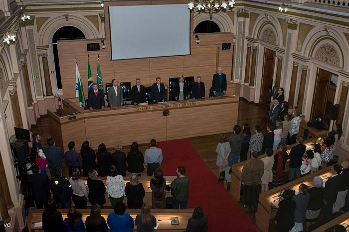 Emoção marca entrega de título de Vulto Emérito a terapeuta em psicomotricidade relacional